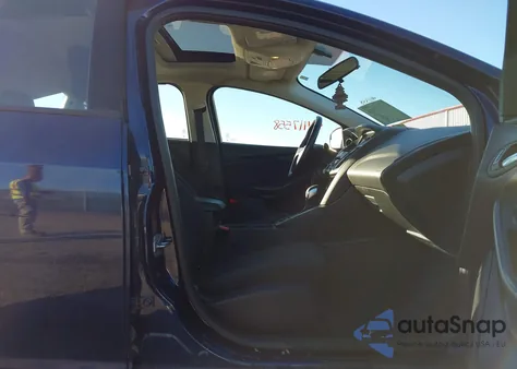 2017 Ford Focus Sel z USA, uszkodzony, nr VIN 1FADP3M28HL205334